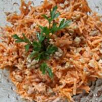 Surówka z marchewki i orzechów