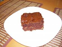 Fot. daggmara, ciasto kakaowe z jabłkami zwane salcesonem