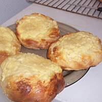 Drożdżówki z serem i dżemem