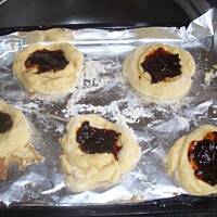 Drożdżówki z serem i dżemem