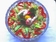 Fot. Rosa, sałatka  kus kus z paluszkami krabowymi