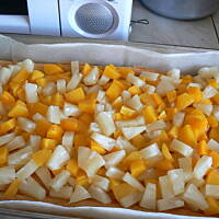 Ciasto biszkoptowe z owocami i kokosem