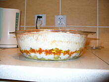 Fot. maggia, Sałatka warstwowa ryżowa z tuńczykiem