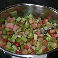 Ciasto z rabarbarem i różową pianką