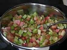 Fot. 3wcia, Ciasto z rabarbarem i różową pianką