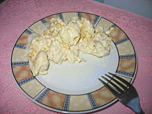 Fot. Mloda, Sałatka z tortelini i ananasem