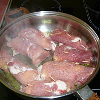 Roladki schabowe w sosie grzybowo-czosnkowo-serowy