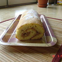 Biszkoptowa rolada z jabłkami