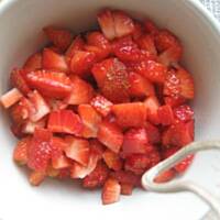 Spagetti z owocami i sosem HIT