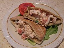 Fot. ilka76, Pita nadziewana sałatką z kurczaka