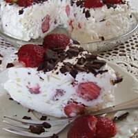 Tort lodowy z truskawkami