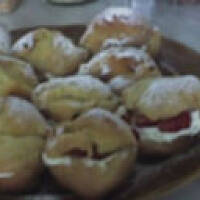 Ptysie z truskawkami