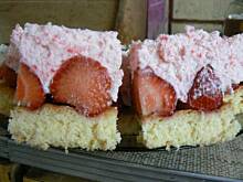 Fot. dana39, biszkopt z truskawkami i pianką