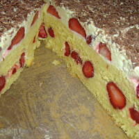 Ciasto truskawkowe na biszkopcie