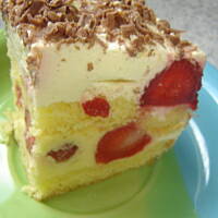 Ciasto truskawkowe na biszkopcie