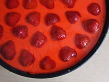 Fot. Canella, Sernik na zimno z truskawkami