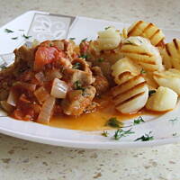 Cielęcina w pomidorach z ziemniakami