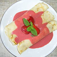 Naleśniki z serem i sosem truskawkowym Iglosika