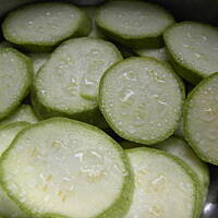 Plastry cukinii nadziewane i panierowane