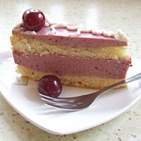 Wiśniowa fantazja na biszkopcie