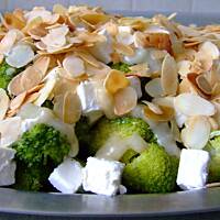 Brokuły z fetą i migdałami