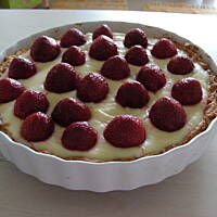 Tarta z masa budyniowa i truskawkami