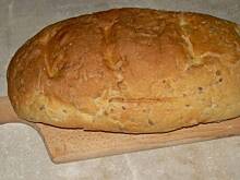 Fot. ekkore, Chleb pszenny z ziarenkami