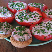 Pomidory nadziewane buni