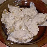 Muszle conchiglione w sosie trzyserowym