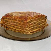 Boloński tort naleśnikowy