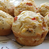 Muffinki z szynką  papryką i serem