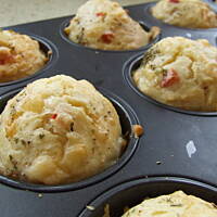 Muffinki z szynką  papryką i serem