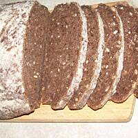 Ciemny chleb wieloziarnisty