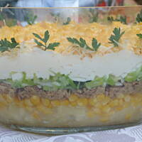 sałatka warstwowa na imprezę