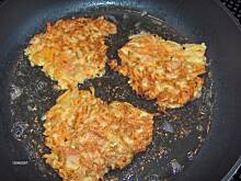 Fot. Necronomicon, Placki z cukinii i marchewki