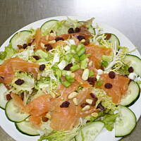 salatka z wedzonego lososia wg manu