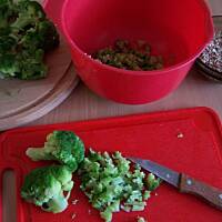 Sałatka brokułowo-orzechowa