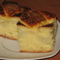 Drożdżowy przekładaniec z gruszkami