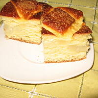 Drożdżowy przekładaniec z gruszkami