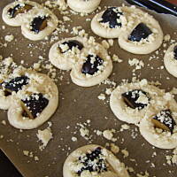 Drożdżowe okulary ze śliwkami