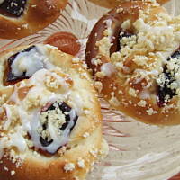 Drożdżowe okulary ze śliwkami