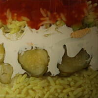 Sałatka warstwowa z sosem słodko - kwaśnym