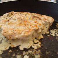 Serowo-czosnkowa pierś z kurczaka