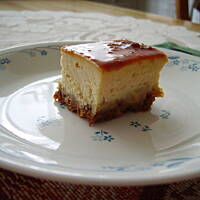 Sernik bananowo-karmelowy