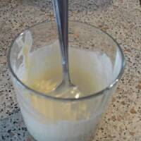 Sola z czosnokowym dipem