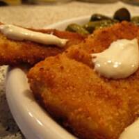 Sola z czosnokowym dipem