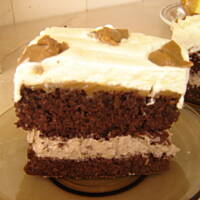 Ciasto chałwowe z toffi orzechami i śmietaną