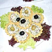 Sałatka z paluszków krabowych i koperku