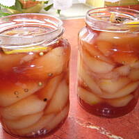 Gruszki marynowane na czerwono