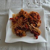 Zapiekanka makaronowa z pieczrkami w cieście